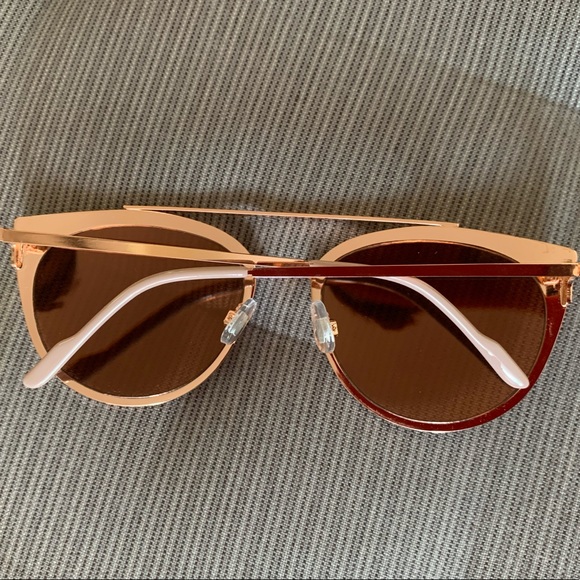Rose Gold Polarized Sunglasses - Picture 4 of 4